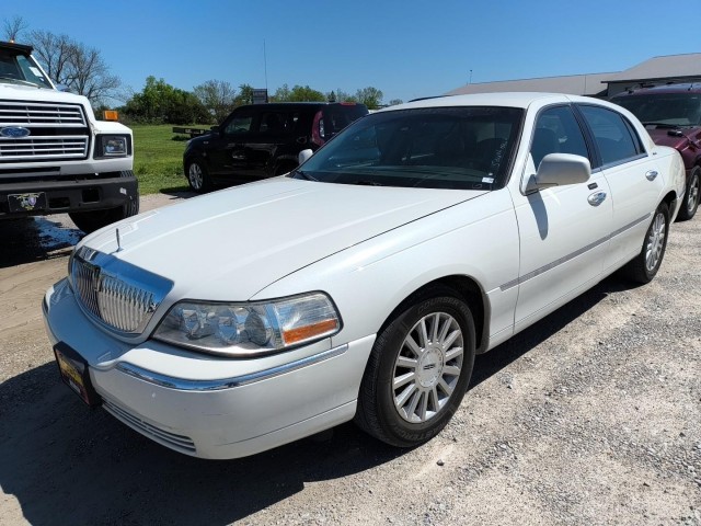 BUY LINCOLN TOWN CAR 2003 4DR SDN SIGNATURE, E-AUCTION AUTOS